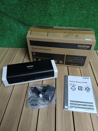 Scanner Brother ADS1200, compatto con ADF e slot per carte, scansione fronte-retro automatica e alimentazione USB, cavo non incluso