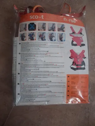 Mochila portabebés canguro roja