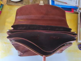 Bolso de cuero marrón