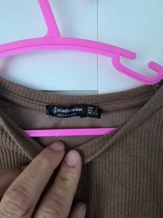 Camiseta manga larga Stradivarius marrón