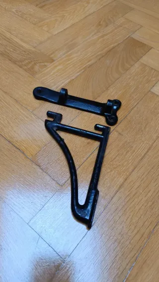 Soporte ala máquina coser Singer antigua