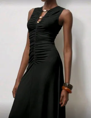 Vestido negro licra con detalles dorados