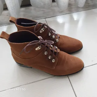Botas de senhora castanhas
