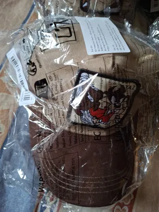 Gorras Looney Tunes (Beige y Negro)