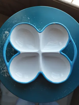 Plato de cerámica con 4 compartimentos