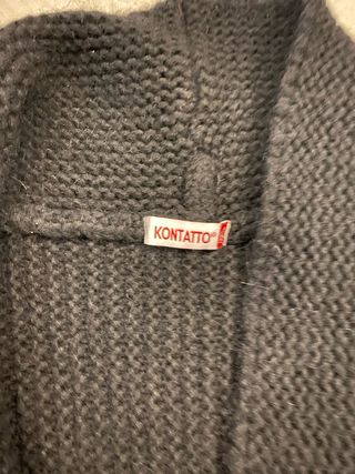 Maglione Kontatto nero con jeans perla