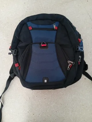 Mochila negra y azul