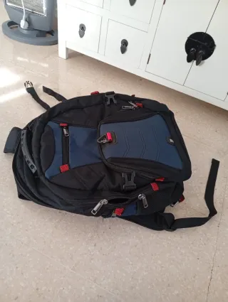 Mochila negra y azul