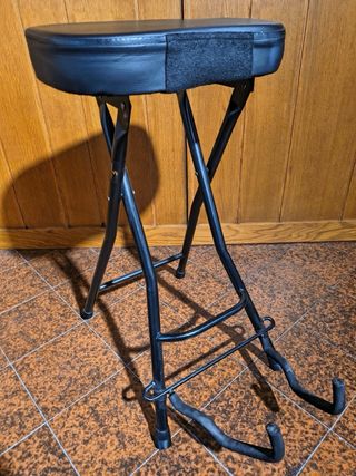 Sgabello per chitarristi con reggichitarra