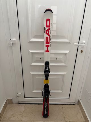 Esquí con fijaciones . Head 137