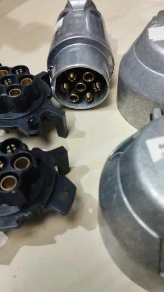 Conectores y bases para enganche 12V