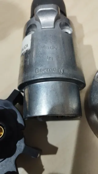 Conectores y bases para enganche 12V