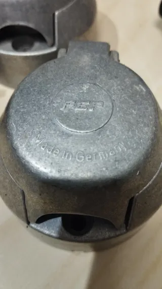 Conectores y bases para enganche 12V