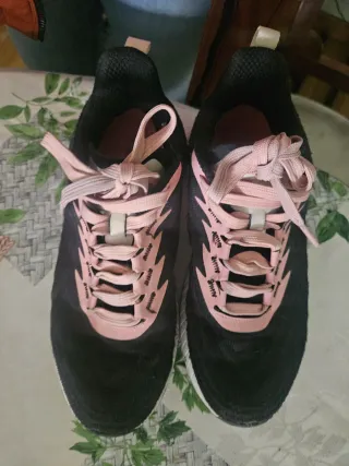 Zapatos deportivos niña negros y rosas