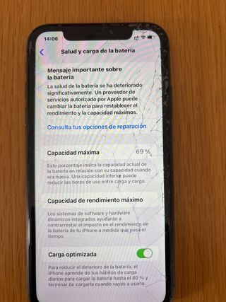 iPhone 11 con pantalla delantera rota