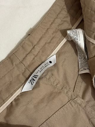 Pantalón cargo beige zara