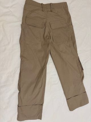 Pantalón cargo beige zara