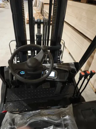 Carretilla elevadora Toro 2500 Kg