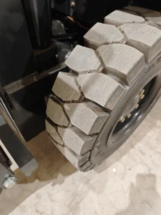 Carretilla elevadora Toro 2500 Kg