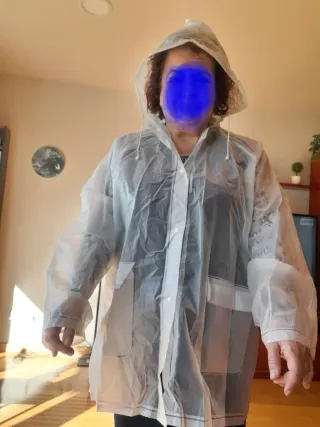 Chubasquero transparente con capucha y bolsa