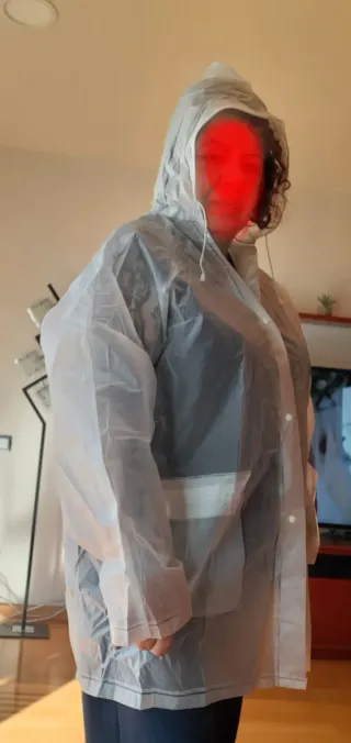Chubasquero transparente con capucha y bolsa