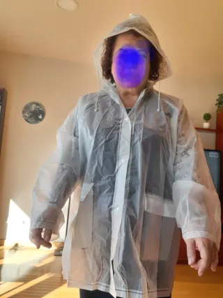 Chubasquero transparente con capucha y bolsa