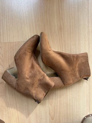Botines ante marrón Stradivarius