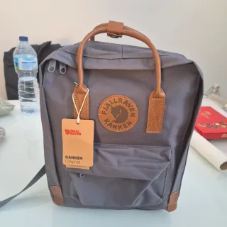 Mochila Fjallraven Kanken Gris y Marrón