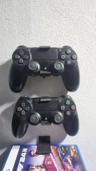 PS4 500GB + 2 Mandos + 2 Juegos