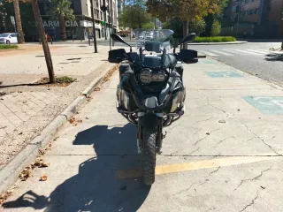 BMW R1250GS con 2 maletas originales