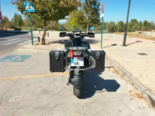 BMW R1250GS con 2 maletas originales