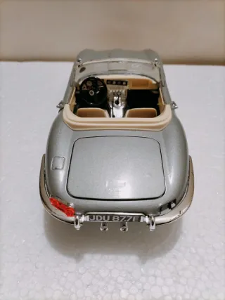 Jaguar E-Type Bburago 1/18