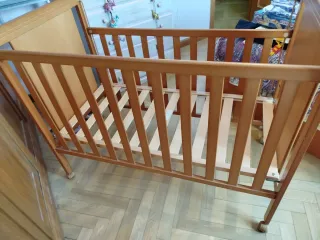 Cuna de madera