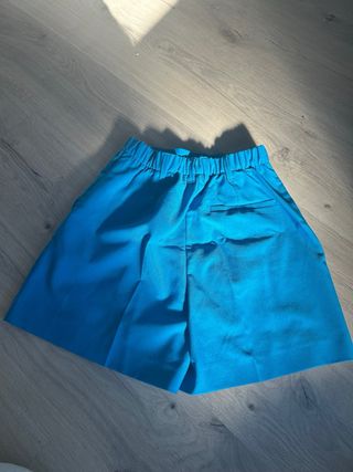 Traje Bershka azul corto dos piezas