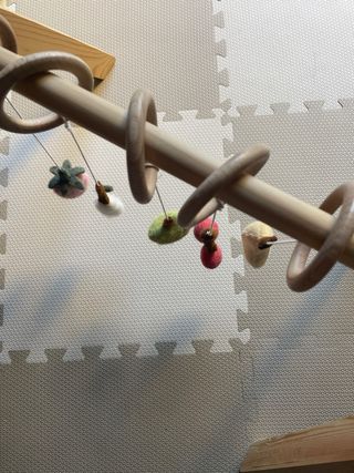 Arco de juegos madera Quax con juguetes