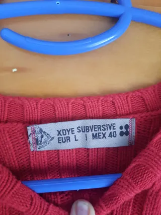 Jersey rojo de punto acanalado