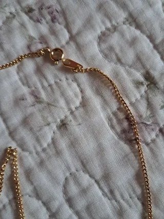 Cadena bañada en oro