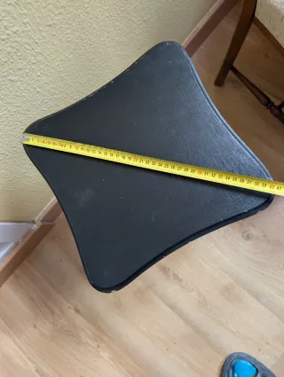 Taburete decorativo de madera negro