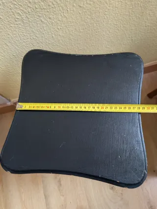 Taburete decorativo de madera negro