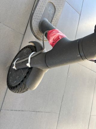 Patinete eléctrico XIAOMI + ruedas macizas + casco