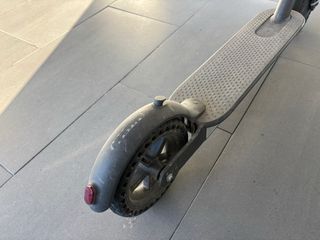 Patinete eléctrico XIAOMI + ruedas macizas + casco