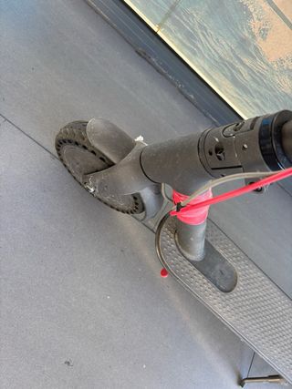 Patinete eléctrico XIAOMI + ruedas macizas + casco