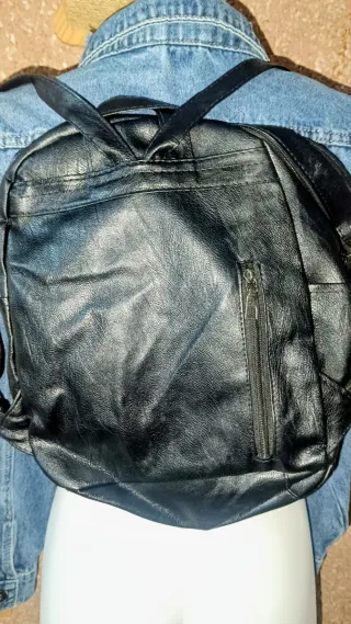 Mochila Negra Cuero imitación
