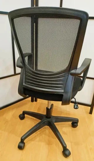 Silla cómoda, culo feliz. Tú setup empieza aquí