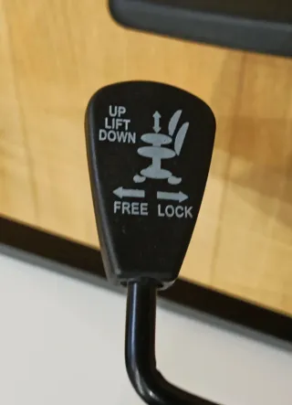 Silla cómoda, culo feliz. Tú setup empieza aquí