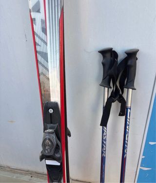 Esquís y bastones para adulto