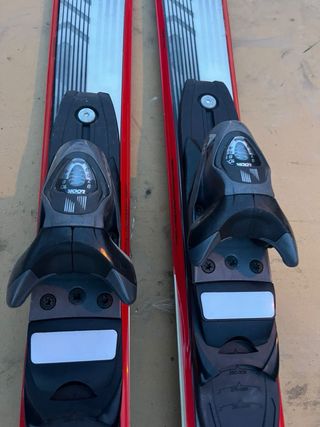 Esquís y bastones para adulto