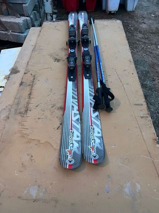 Esquís y bastones para adulto