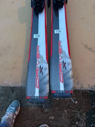 Esquís y bastones para adulto