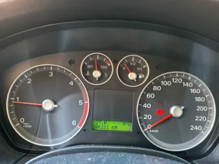 Ford Focus, 206 mil kms, precio 2300€